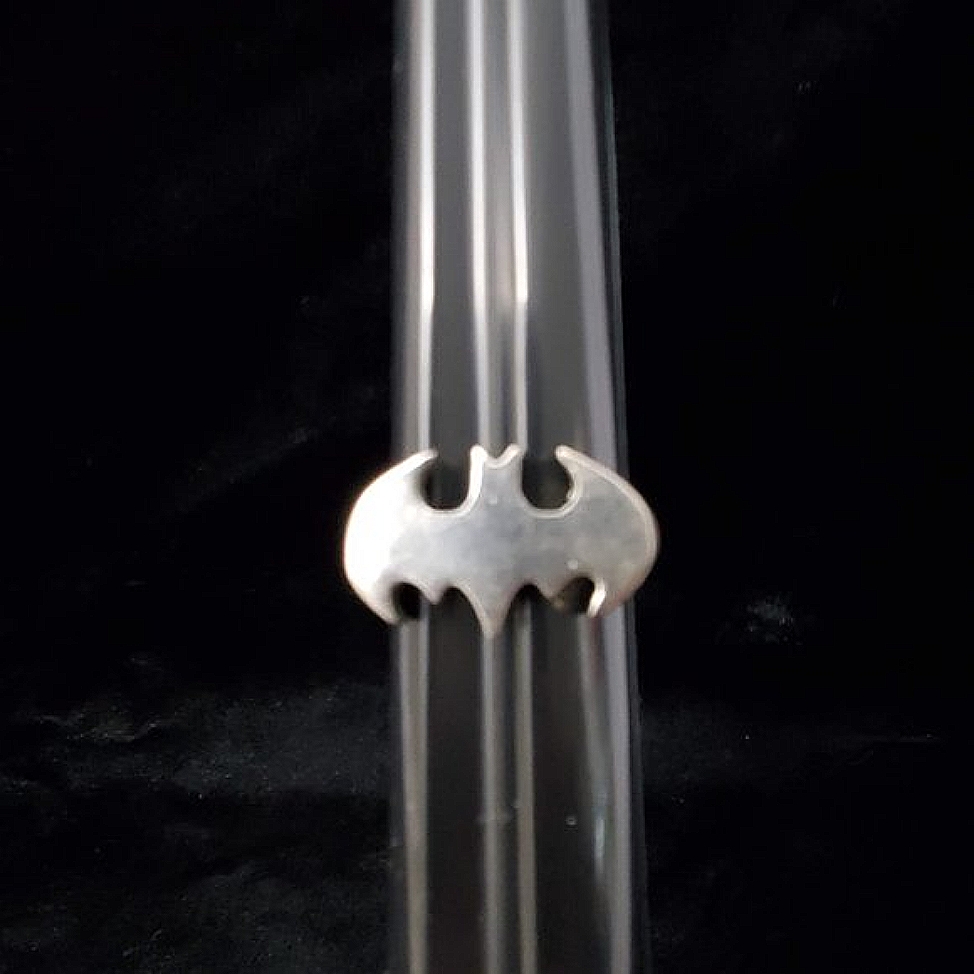 Dc Comics Batman Logo Silver Tone Ring Size 85 18$